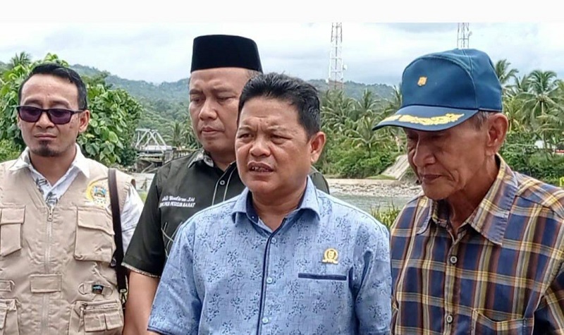 Anggota-Komisi-V-DPRD-Lampung-Datangi-Tanggul-Jebol-di-Kecamatan-Karya-Penggawa